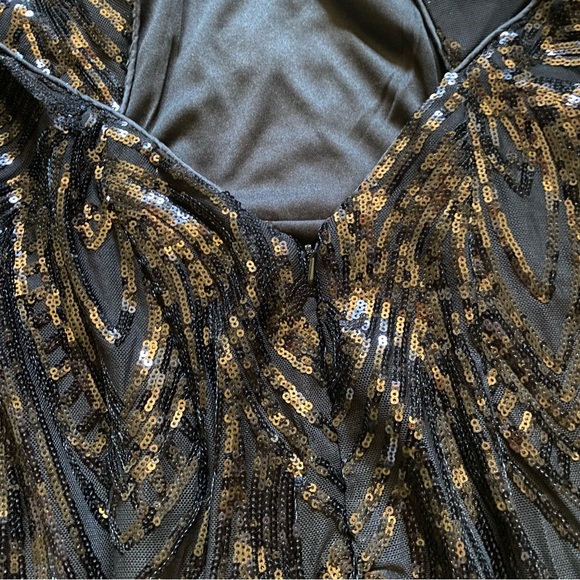 NWT || Lulus || Sequin High Neck Mini Dress Size L - Picture 6 of 11